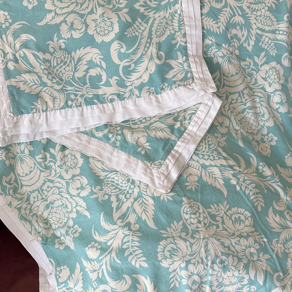 Soft Surroundings Aqua and White Queen Duvet SET with 2 Standard Shams